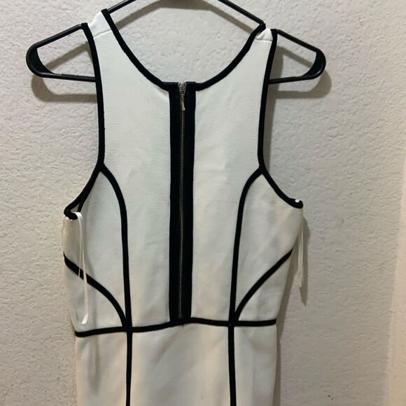 INTERMIX black white  Crew Neck Top
 Size: M - Picture 4 of 9